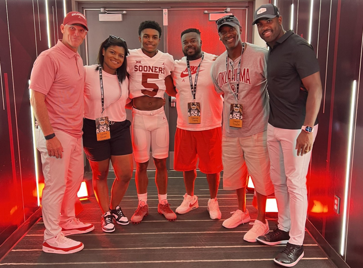 Brent Venables, DeMarco Murray and the Ryelan Morris family